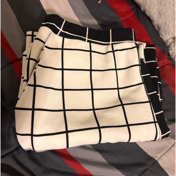 Black and white plaid pants - Picture 3 of 3